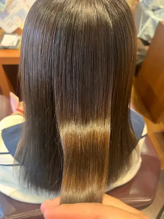 セミロング よしだ しおりのヘアスタイル