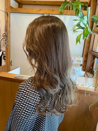 セミロング カラー ENIF ヤマグチアツコのヘアスタイル