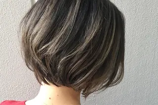 ショート カラー EMANON天神所属・Hitomi Ezakiのヘアスタイル