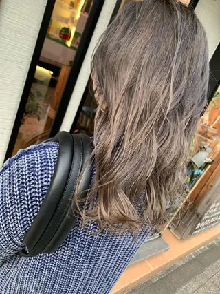 ミディアム カラー yoshi （髙橋）のヘアスタイル