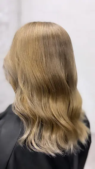 ミディアム カラー ハイトーン/ダブル カラー/akihoのヘアスタイル