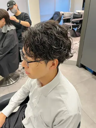 ミディアム パーマ メンズ 🐦‍🔥フェザーパ ーマ🐦‍🔥きるやのヘアスタイル