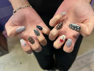 ネイル キラキラオメメ JULIのネイルデザイン