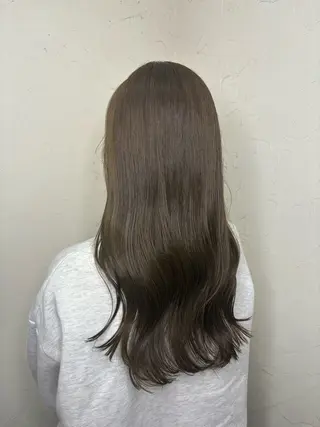 ロング 顔周り/透明感カラー アベ マホのヘアスタイル