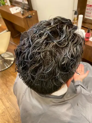 パーマ メンズ 美髪/髪質改善 顔周り/透明感カラーのヘアスタイル