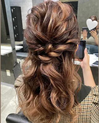 セミロング カラー ヘアアレンジ _WHITE鳳所属・安田 紘子のヘアスタイル