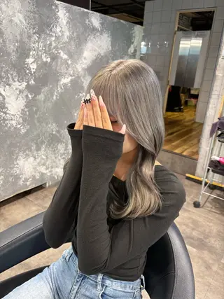 ロング カラー ハイトーンブロンド 横浜💞ミオのヘアスタイル