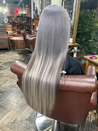 ロング カラー モモカ/ハイトーン /バレイヤージュのヘアスタイル