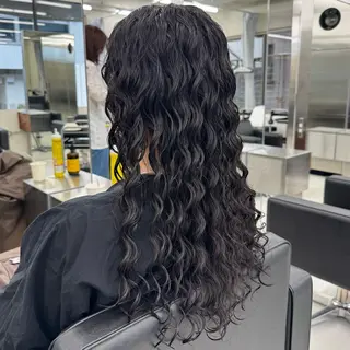 ロング パーマ 透明感カラー スパイ ラルパーマ/ 育斗のヘアスタイル