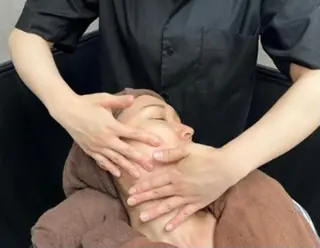 ヘアーサロンラムール所属・AKI ーのヘアスタイル