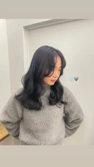 セミロング ハイトーン/透明感 カラー/下出有沙のヘアスタイル