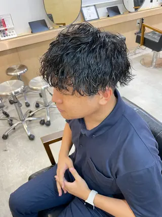 ショート パーマ メンズ マエダ リョウのヘアスタイル