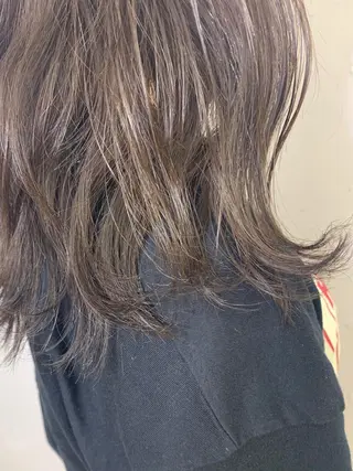 ミディアム カラー raika .のヘアスタイル