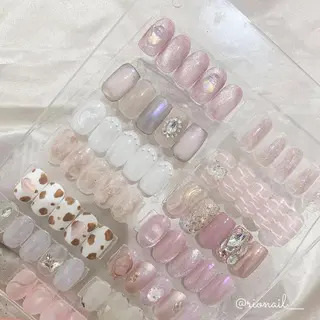 ネイル 𝘙𝘪𝘰𝘯𝘢 ...🕯🤍のネイルデザイン