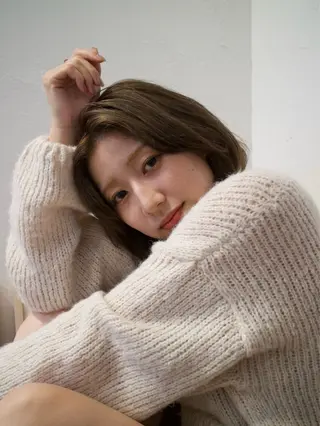 ショート mina / 透明感ベージュカラーのヘアスタイル