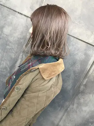 ミディアム カラー TOMOYAレイヤー ブリーチ縮毛矯正のヘアスタイル