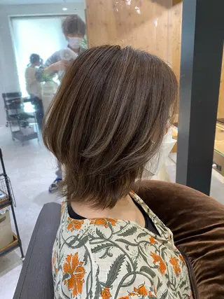 ミディアム 梅本 彩香のヘアスタイル