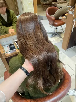 ロング カラー 赤みを押えたカラー➰ ケアブリーチのヘアスタイル