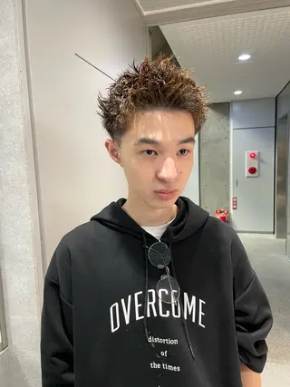 ショート パーマ メンズ 垢抜けハイトーン☀／ 笑顔の美容師／しゅんのヘアスタイル