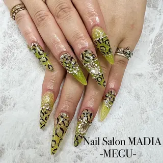 ネイル MADIA藤沢所属・MADIA MEGUのネイルデザイン