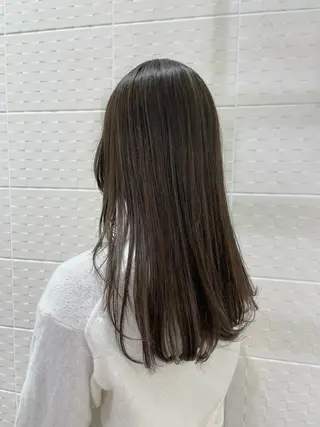 カラー ZELEイオンモール新瑞橋所属・服部 涼乃のヘアスタイル