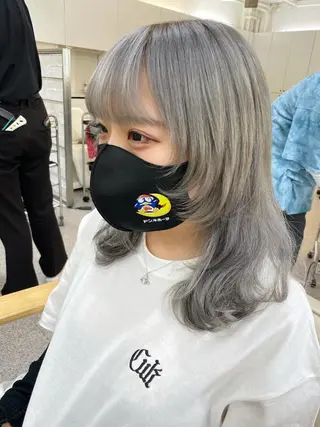 セミロング エクステ ハイトーン 💭黒崎ハルカのヘアスタイル