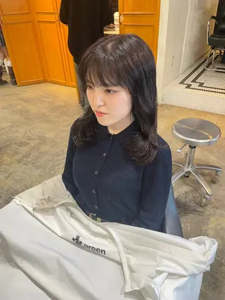 ミディアム カラー MIOベージュカラー 柔らかいカラーのヘアスタイル