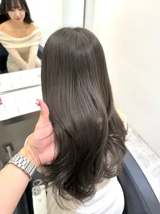 ロング カラー レイヤー オリーブ/ グレージュ/添田晃基のヘアスタイル