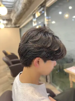 パーマ メンズ メンズ職人/センター パート/富沢真斗のヘアスタイル