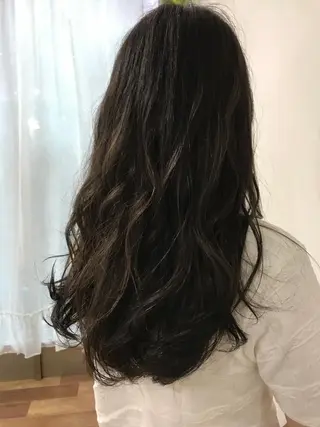 ロング カラー いけだ　ひかり ハイライトくびれヘアのヘアスタイル