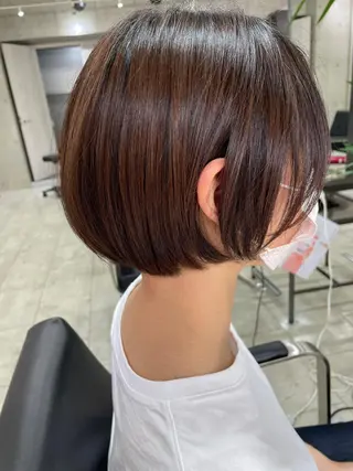 ショート Kvell&Co.所属・ハイトーン カラーのヘアスタイル