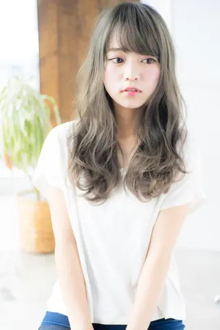 ロング Soleriaソレリア所属・おしゃれ染めで白髪 ぼかし/山口玲緒奈のヘアスタイル