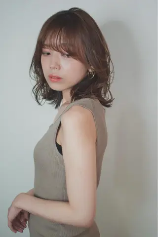 ミディアム カラー 前髪/顔周り /レイヤー/秋山 元のヘアスタイル