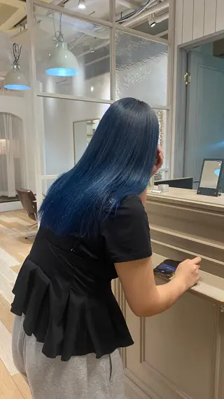 ロング カラー Lomalia Yuzukiのヘアスタイル