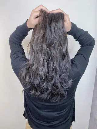 ロング カラー _WHITE 難波本店のヘアスタイル