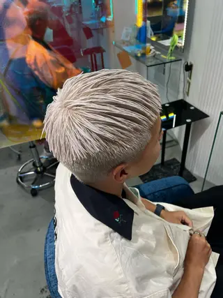 ショート カラー メンズ &CREW スタッフのヘアスタイル