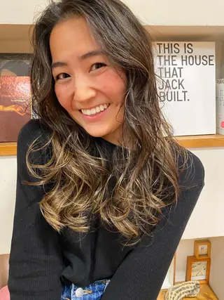 セミロング カラー パーマ モダーン北鎌倉所属・中溝 アカリのヘアスタイル