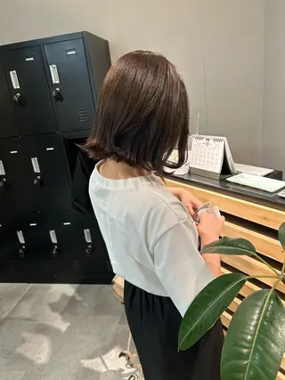 ミディアム カラー AILEE所属・ウルフカット レイヤーカット上柿のヘアスタイル