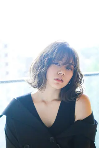 ミディアム オーストヘアージジ所属・TAI透明カラー 柔らかい縮毛矯正のヘアスタイル