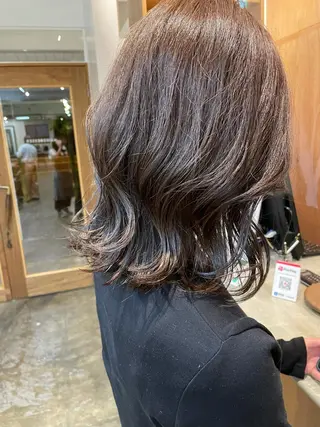 ミディアム オリーブカラー 長谷川のヘアスタイル