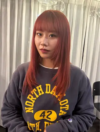 セミロング comeghead 琴音のヘアスタイル