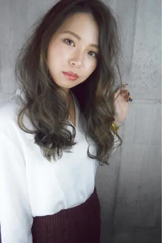 ロング カラー パーマ ヘアアレンジ ネイル 恒遠 幸司のヘアスタイル
