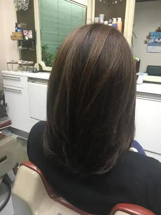 セミロング カラー ストウ ナナエのヘアスタイル