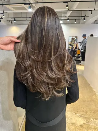 カラー Merly Osakaのヘアスタイル