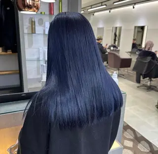 ロング noa 寒色系カラーブリーチのヘアスタイル