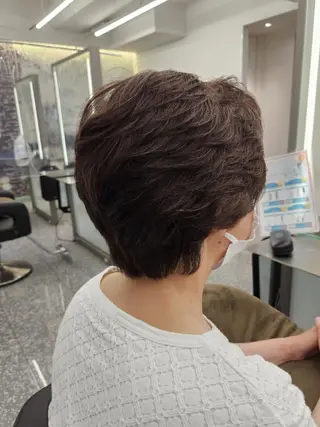 ショート カラー パーマ あいだ 透明感カラー🐼のヘアスタイル