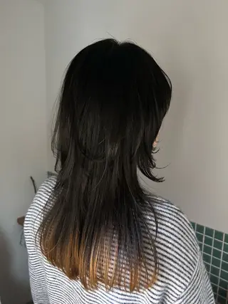 セミロング 岡田 知佳のヘアスタイル