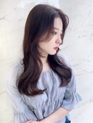 ロング カラー 里見 愛梨のヘアスタイル