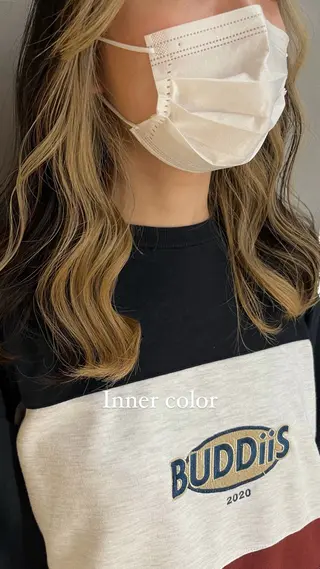 ロング カラー 伊佐治 夕芽のヘアスタイル