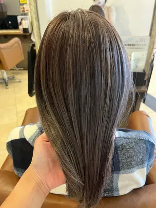 カラー 本日予約空き ⭕️のヘアスタイル